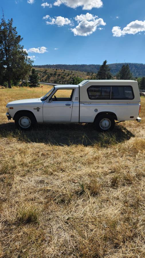 Chevy-luv-truck-standard-cab-1980-white-2