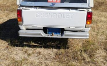 Chevy-luv-truck-standard-cab-1980-white-4