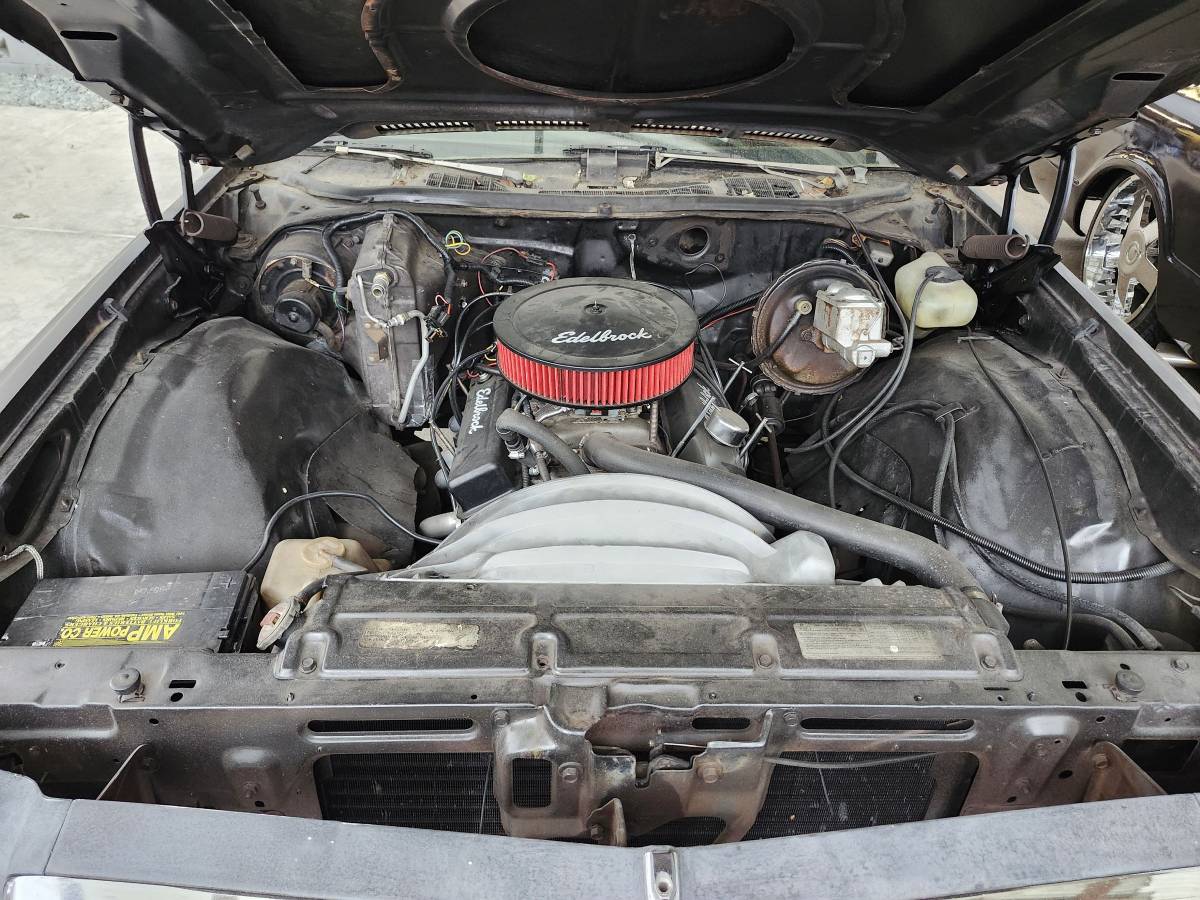 Chevy-malibu-1975-black-11