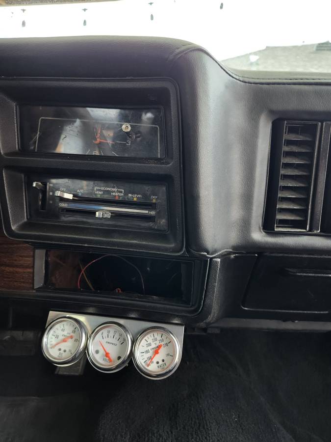 Chevy-malibu-1975-black-14