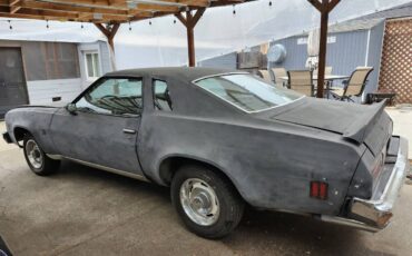 Chevy-malibu-1975-black-15