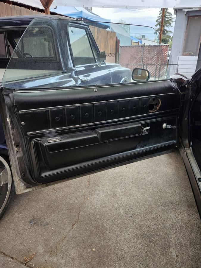 Chevy-malibu-1975-black-2