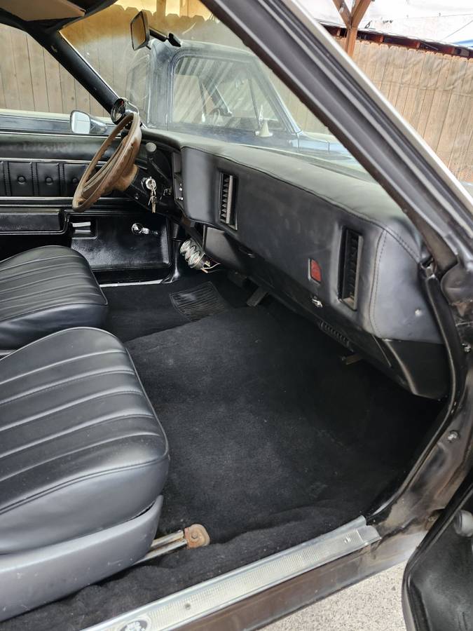 Chevy-malibu-1975-black-8