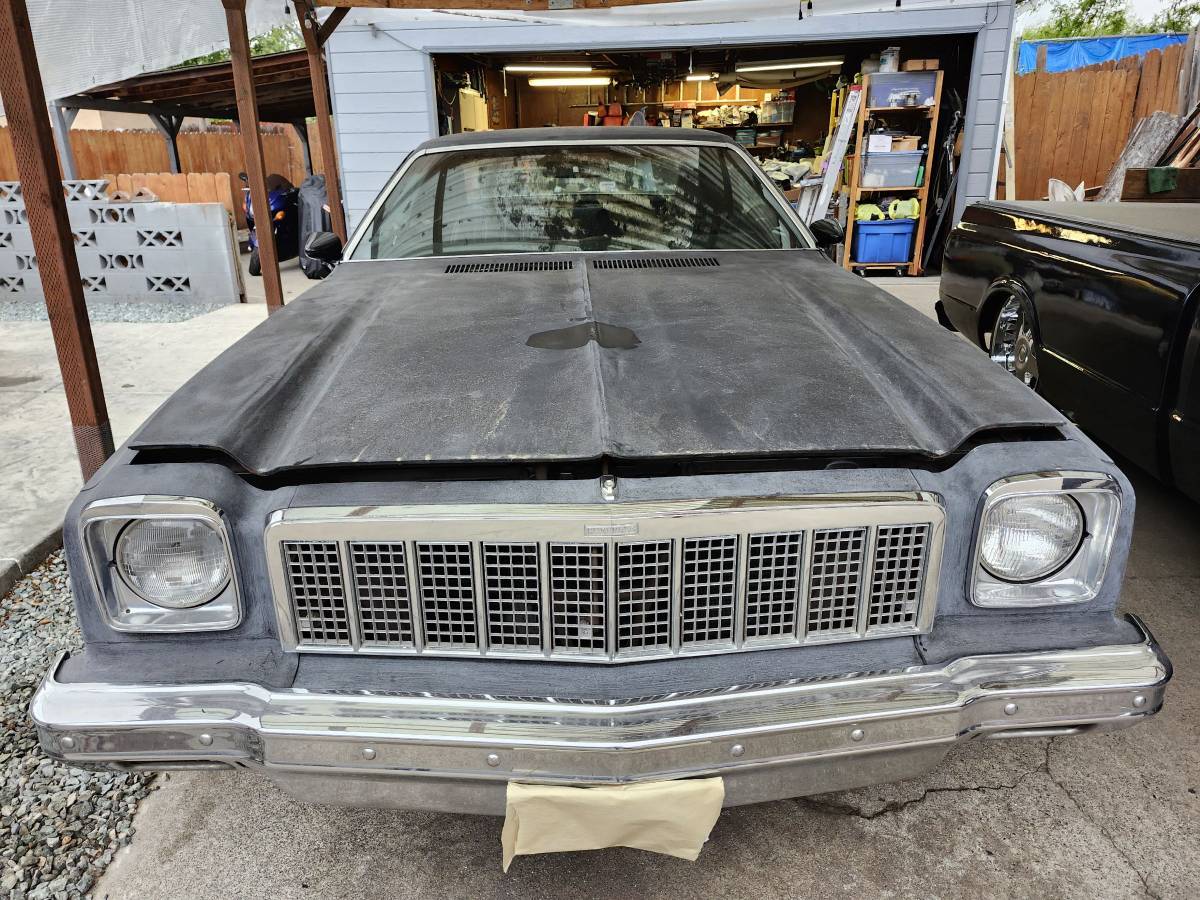 Chevy-malibu-1975-black