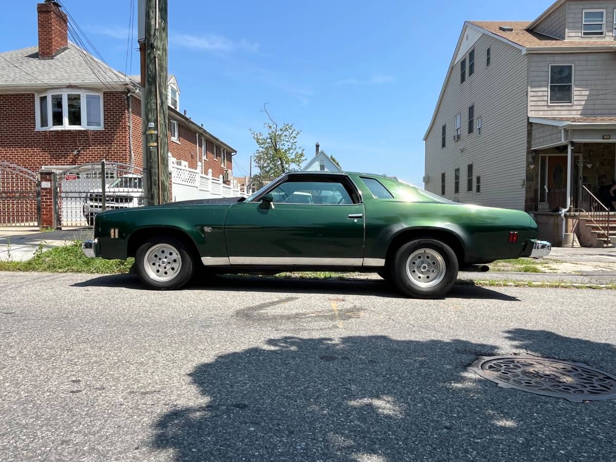 Chevy-malibu-1975-green