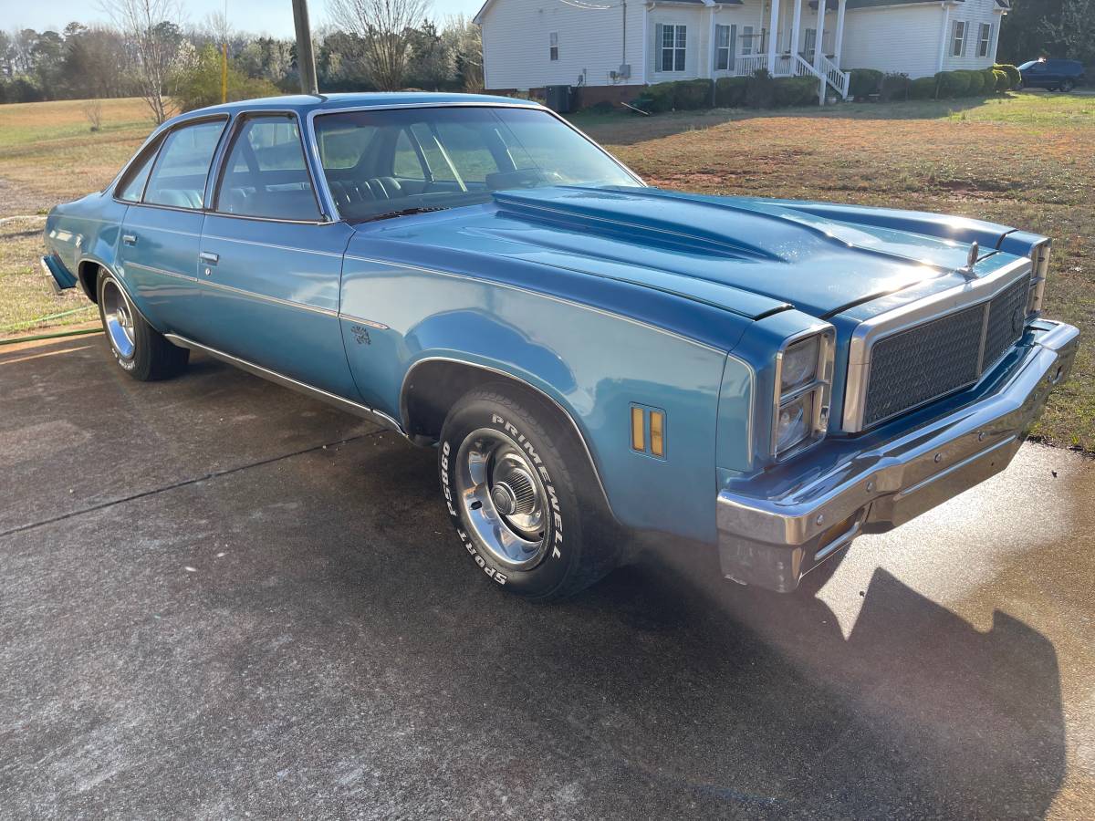 Chevy-malibu-1976-blue-11