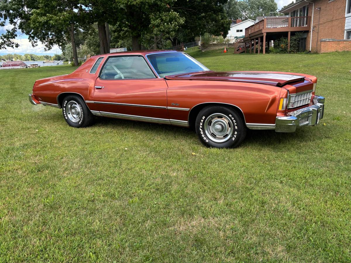Chevy-monte-carlo-1975-custom-10