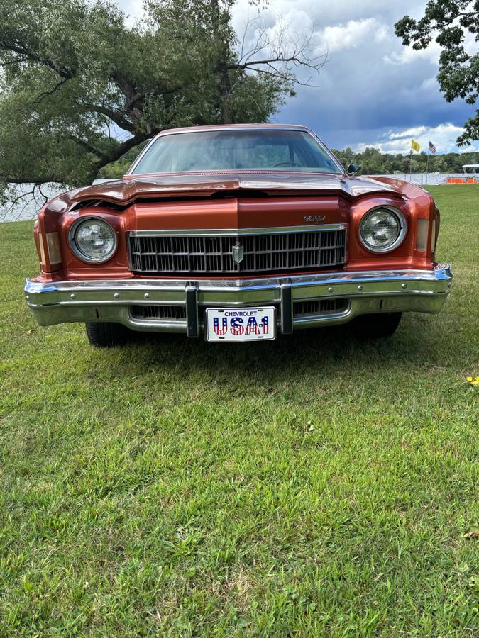 Chevy-monte-carlo-1975-custom-12