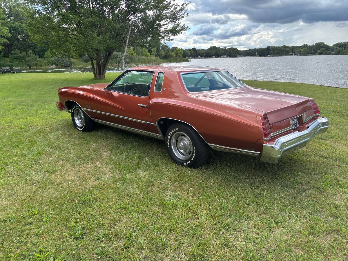 Chevy-monte-carlo-1975-custom-2