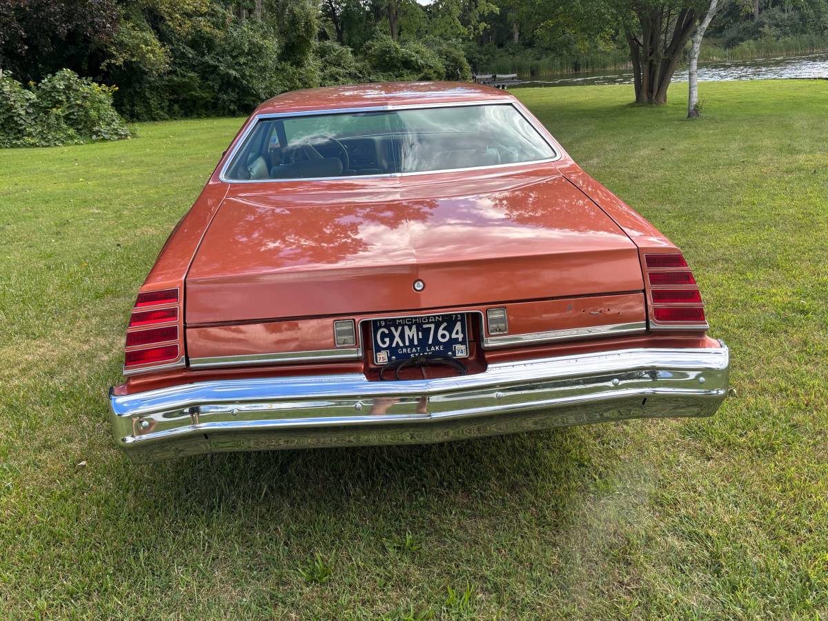 Chevy-monte-carlo-1975-custom-9