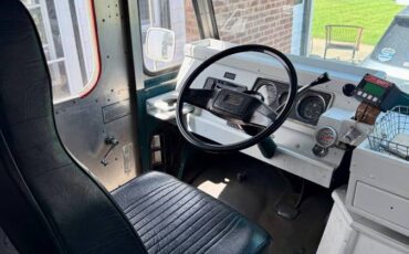Chevy-p30-1986-white-4