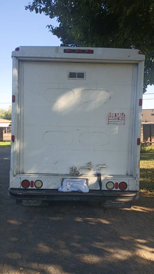 Chevy-p30-1995-white-5