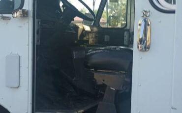 Chevy-p30-1995-white-6