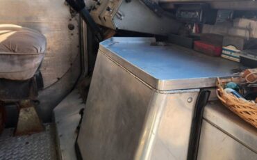 Chevy-p30-step-van-16-1982-custom-2