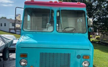 Chevy-p30-step-van-1980-1
