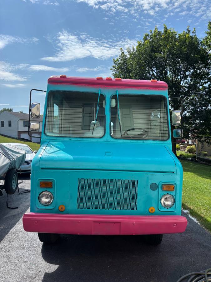 Chevy-p30-step-van-1980-1