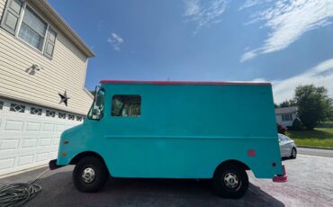 Chevy-p30-step-van-1980-10