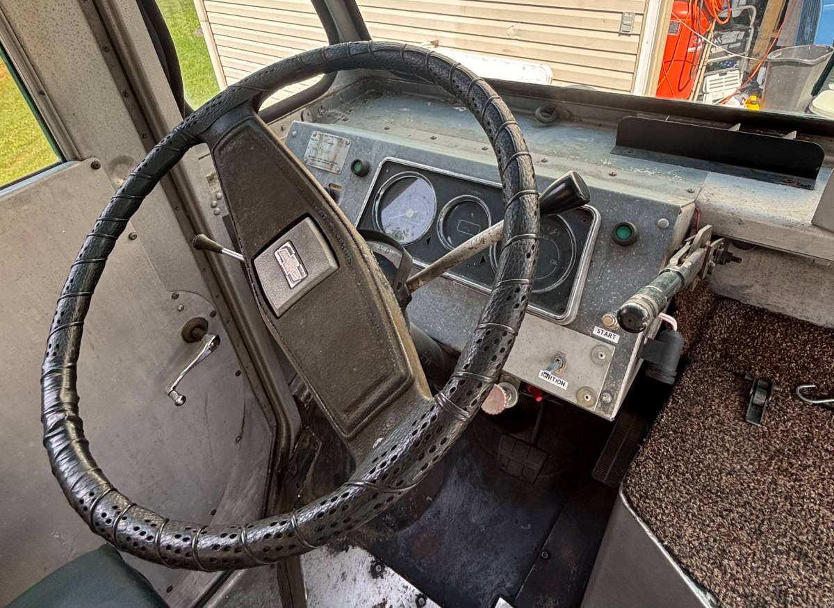 Chevy-p30-step-van-1980-12