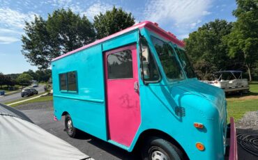 Chevy-p30-step-van-1980