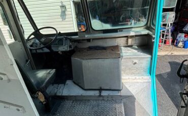 Chevy-p30-step-van-1980-6