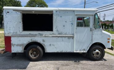 Chevy-p30-step-van-1987-white