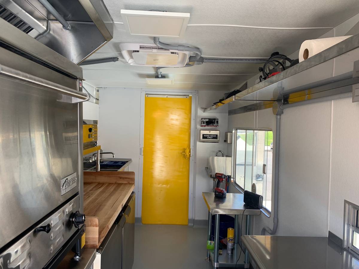 Chevy-p30-step-van-diesel-1995-custom-2