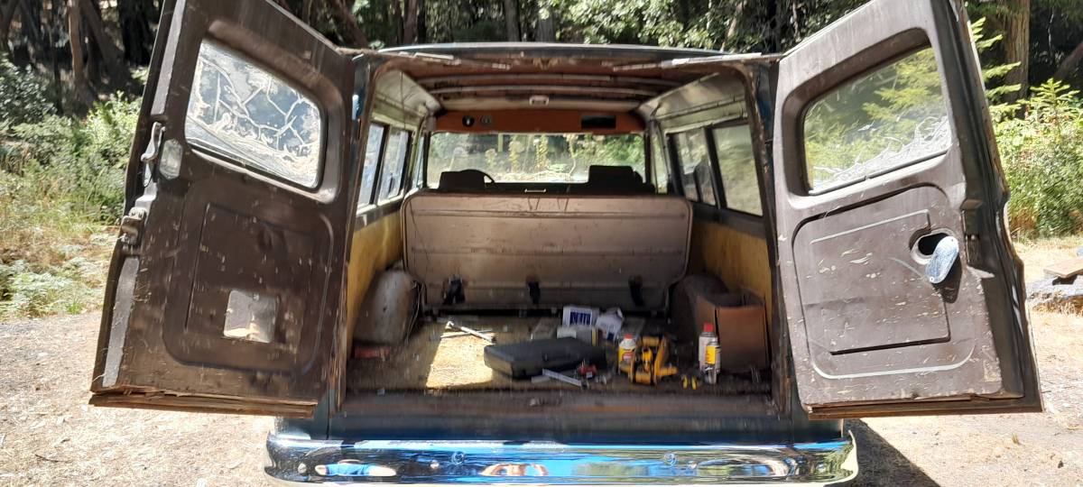 Chevy-panel-truck-suburban-c10-1966-2