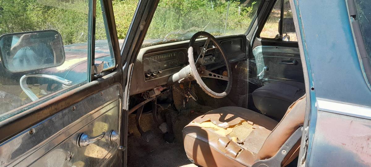 Chevy-panel-truck-suburban-c10-1966-3