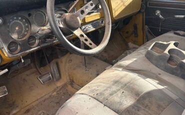 Chevy-pick-up-c-20-1971-yellow-1