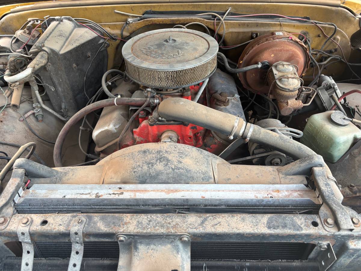 Chevy-pick-up-c-20-1971-yellow-5