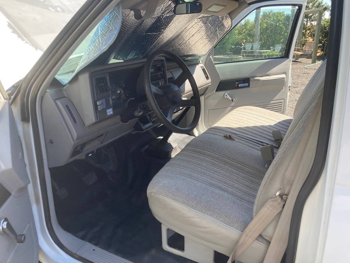 Chevy-pickup-1994-white-8