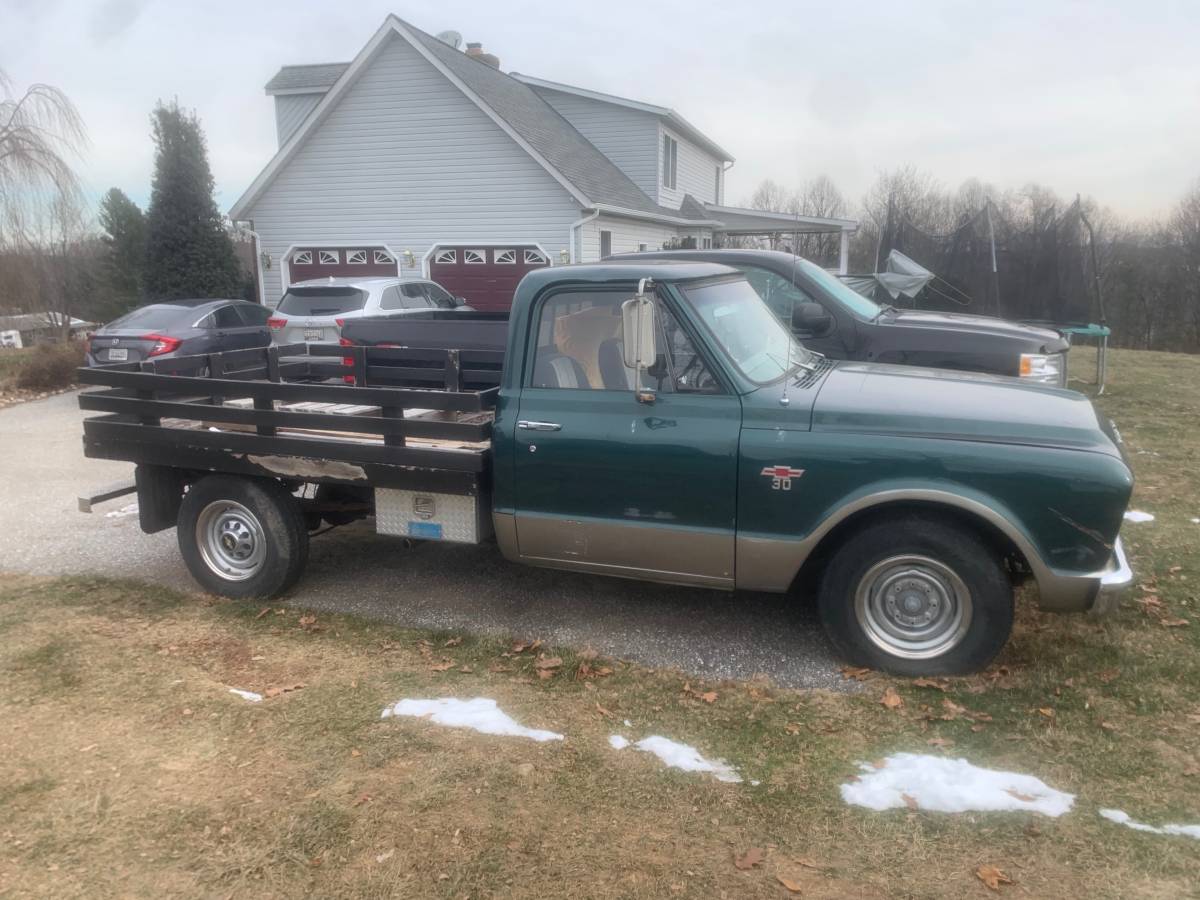 Chevy-pickup-30-full-ton-8lug-1967-green-11