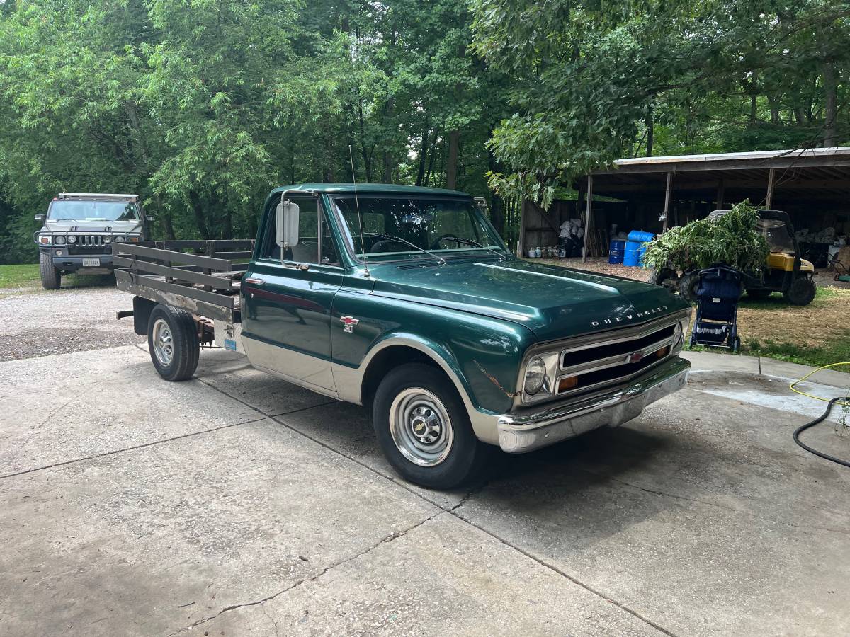 Chevy-pickup-30-full-ton-8lug-1967-green-3