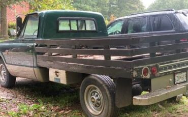Chevy-pickup-30-full-ton-8lug-1967-green-4