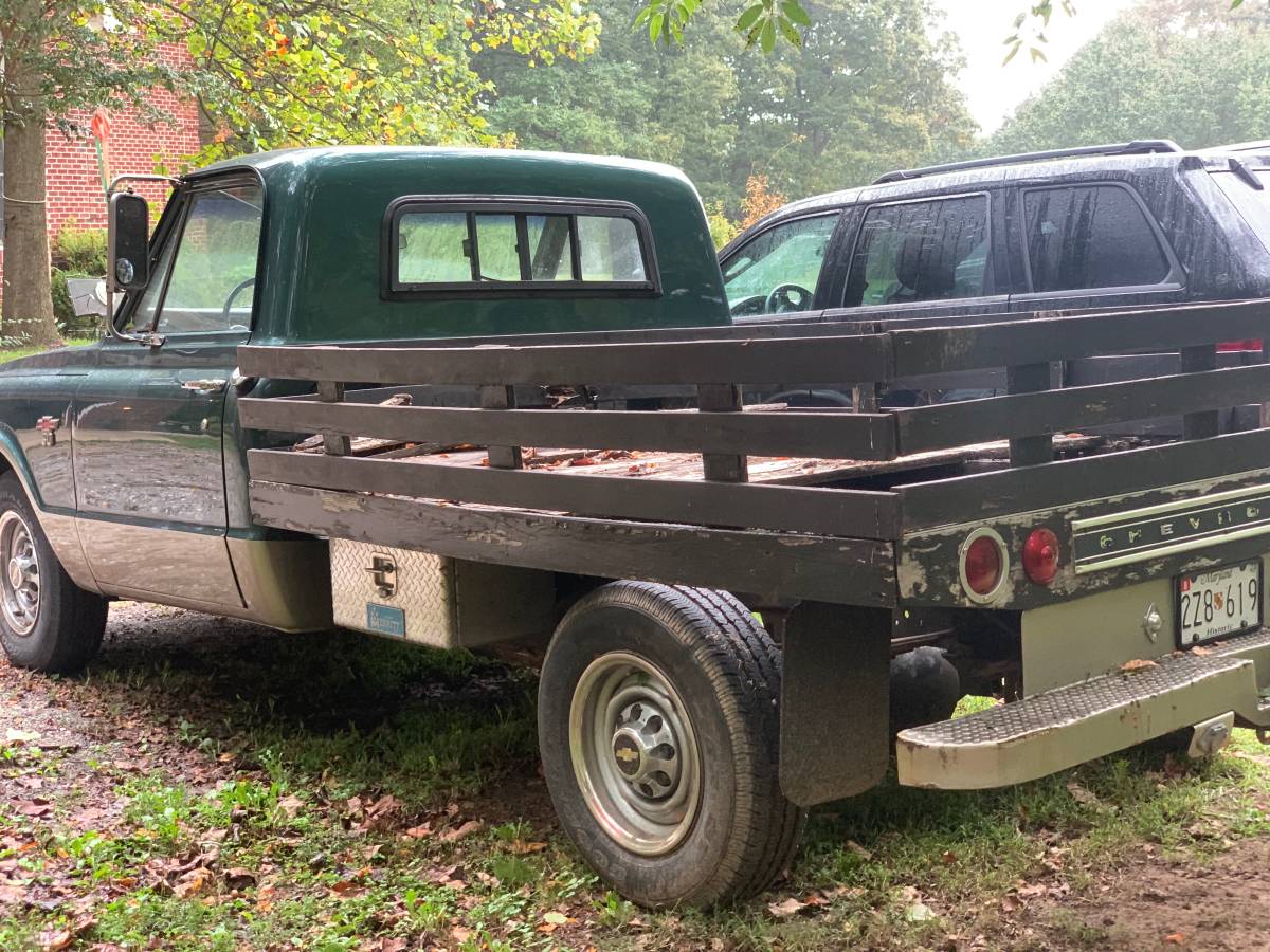 Chevy-pickup-30-full-ton-8lug-1967-green-6