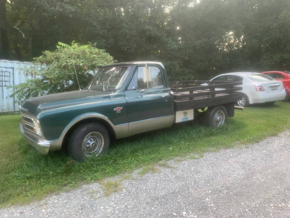 Chevy-pickup-30-full-ton-8lug-1967-green-8