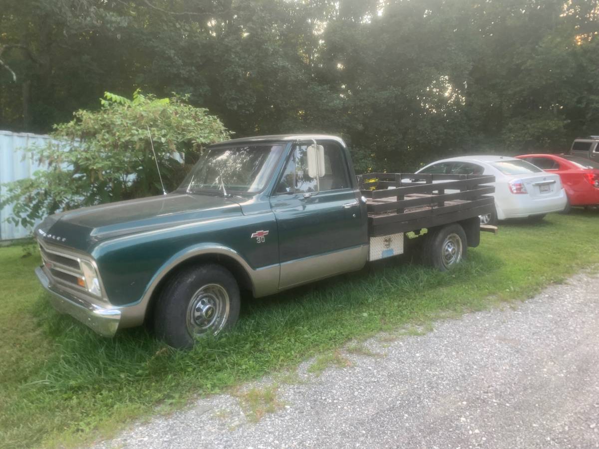Chevy-pickup-30-full-ton-8lug-1967-green-9