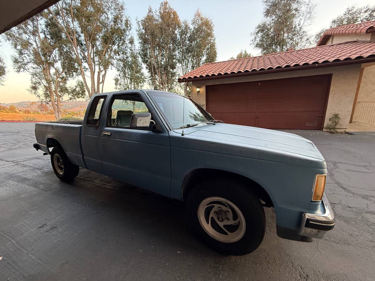 Chevy-s10-1987-blue-3