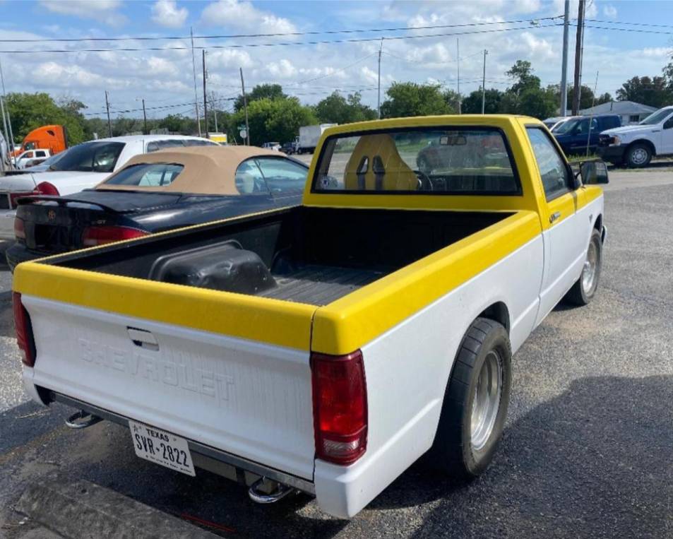 Chevy-s10-pickup-1982-white-2