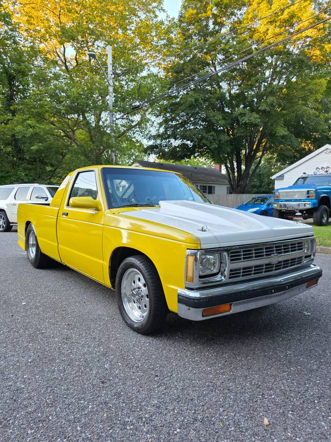 Chevy-s10-pickup-1984-yellow-2