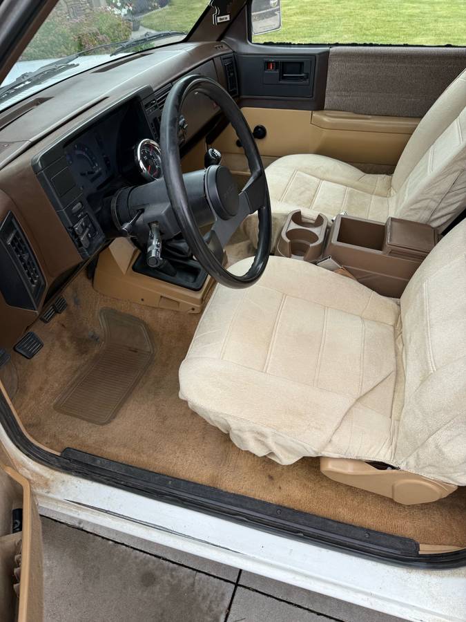 Chevy-s10-pickup-1986-white-12