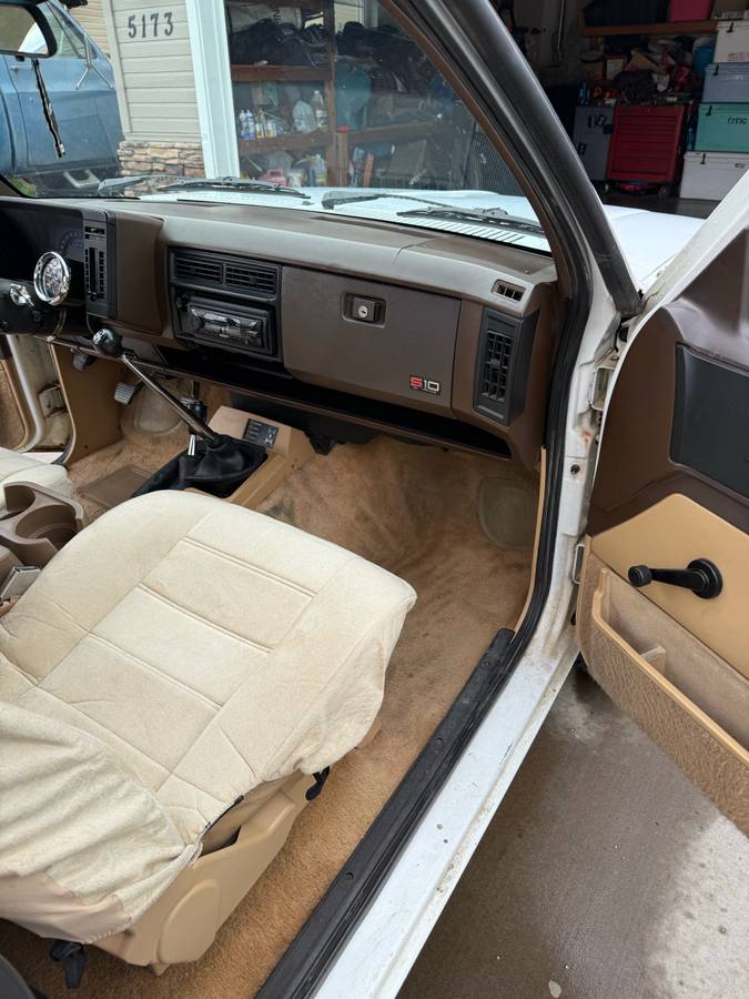 Chevy-s10-pickup-1986-white-4