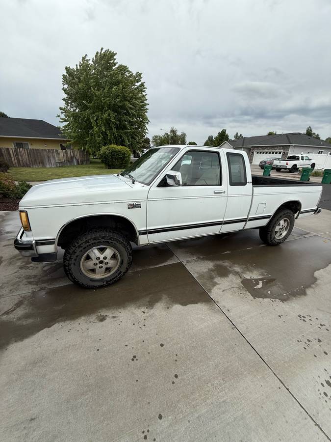 Chevy-s10-pickup-1986-white-6