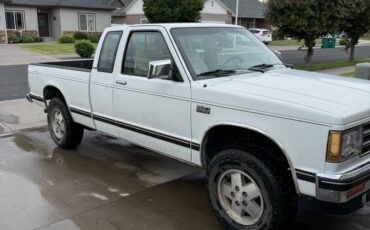 Chevy-s10-pickup-1986-white-8