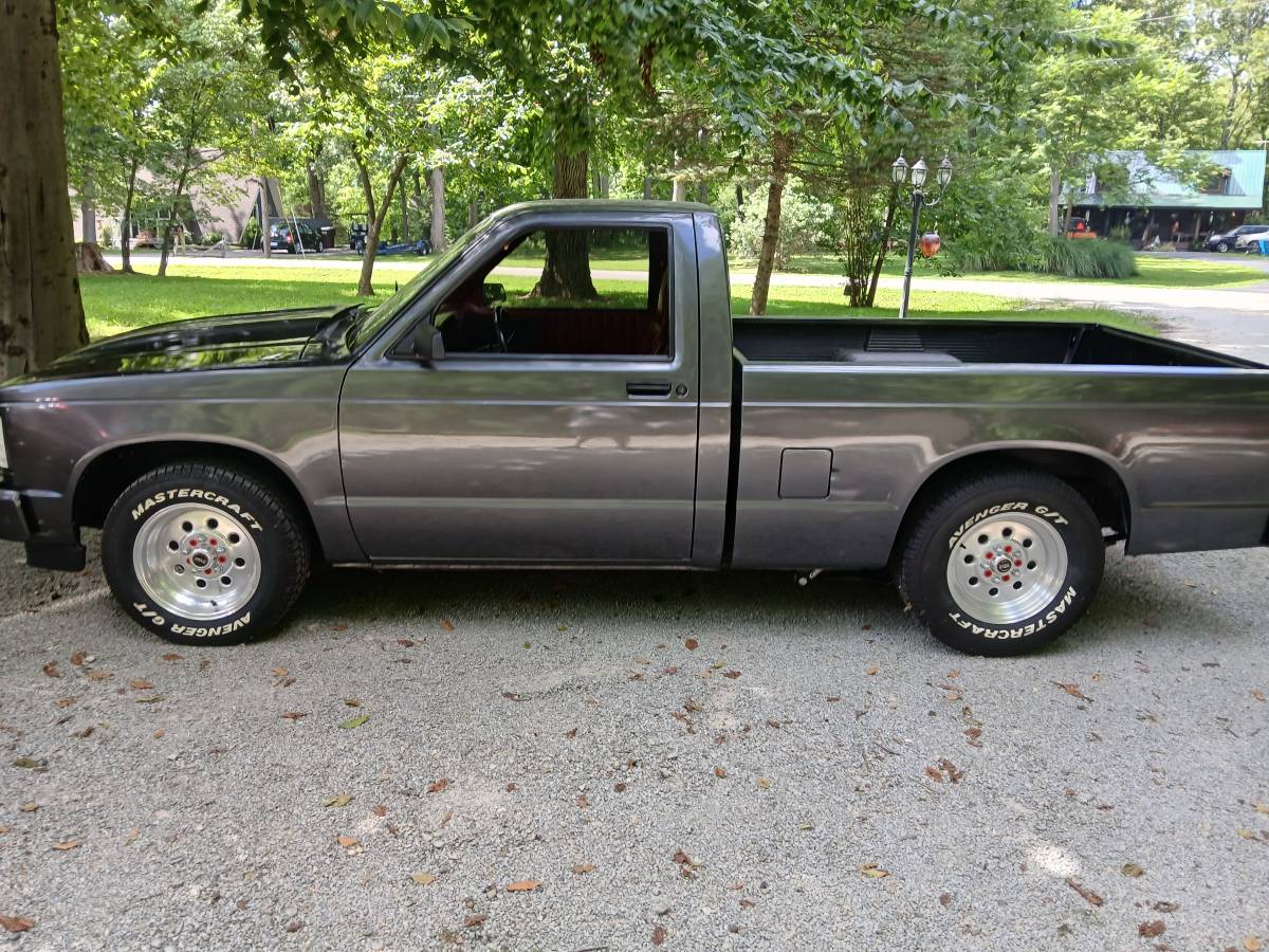 Chevy-s10-pickup-1987-grey