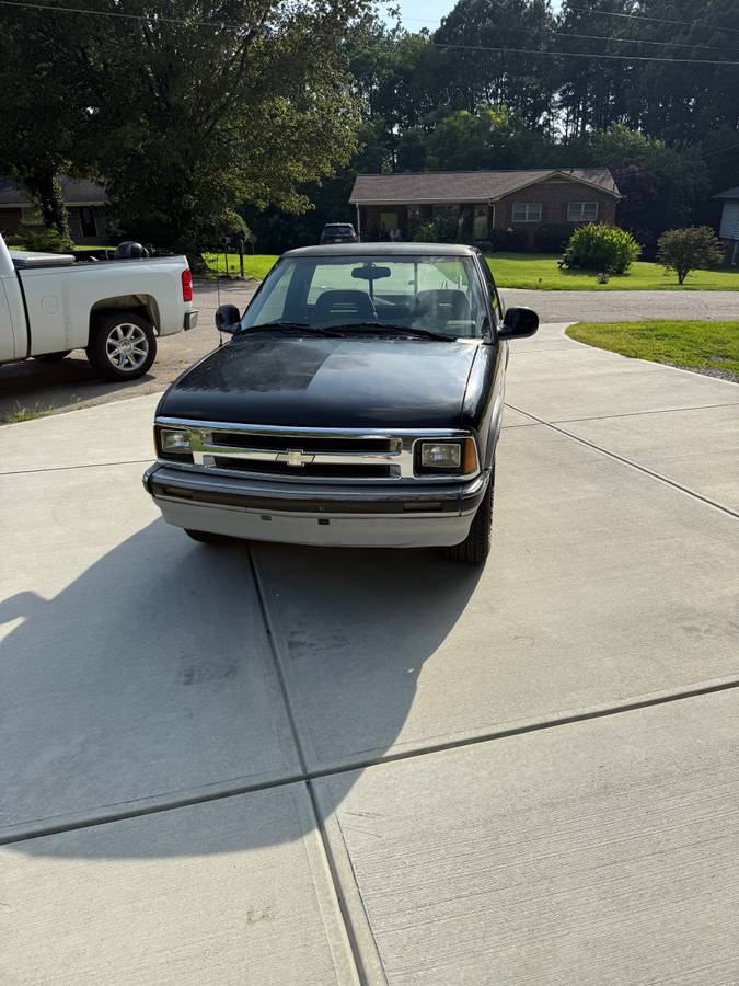 Chevy-s10-pickup-1995-black-2