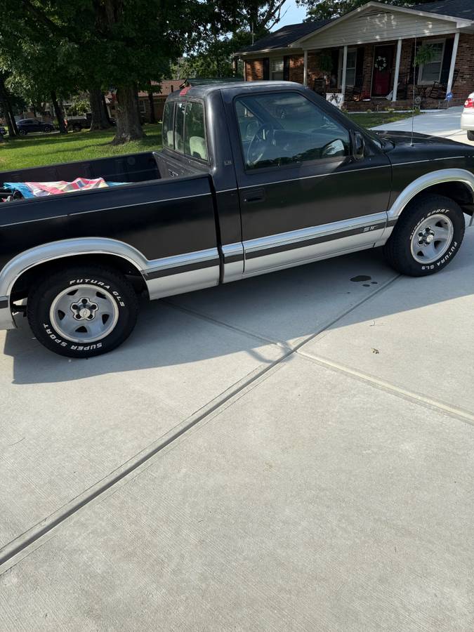 Chevy-s10-pickup-1995-black
