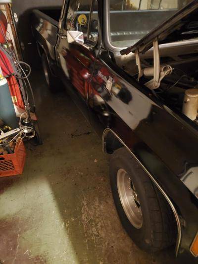 Chevy-silverado-1500-1977-black-2