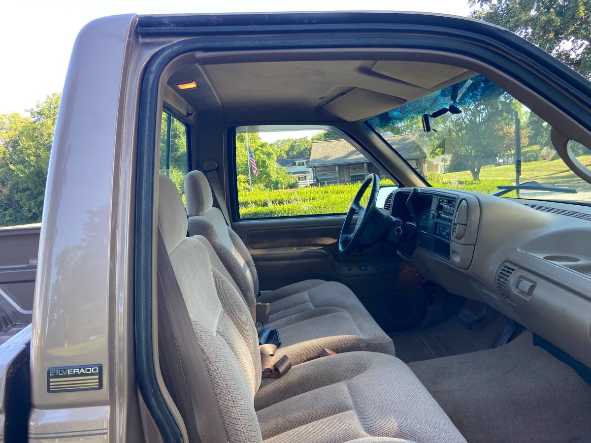Chevy-silverado-1500-1995-brown-15