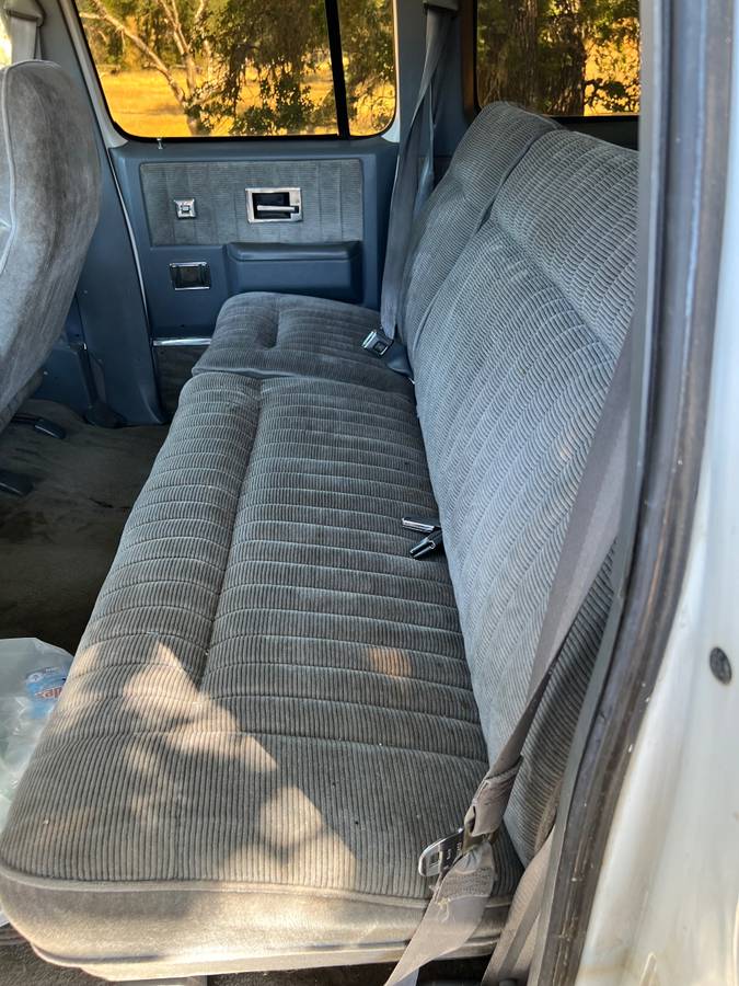 Chevy-silverado-1500-4x4-suburban-1990-white-11